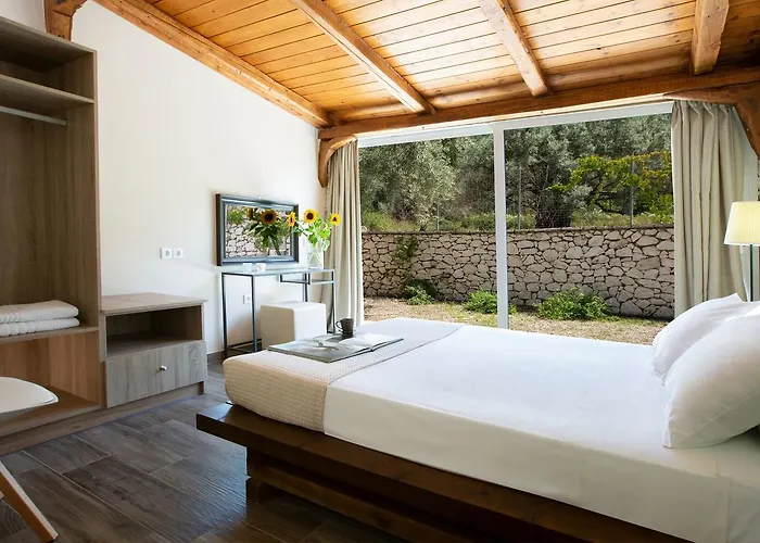 Niriides Rachi (Lefkada)